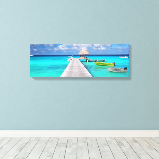 Jetty mit Booten in einer tropischen Lagune Leinwanddruck (Insitu (Holzboden))