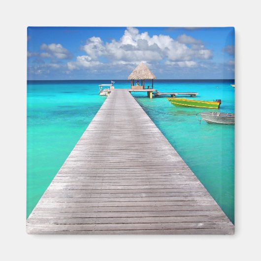 Jetty mit Booten in einer tropischen Lagune Magnet (Vorne)