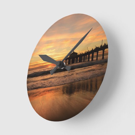 Jetty Over Ocean Beach Sunset Runde Wanduhr (Winkel)
