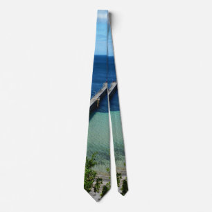 Jetty Over the Ocean, Krawatte