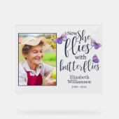 Jetzt fliegt sie mit dem Foto der Schmetterlinge Acrylschild (Vorderseite)