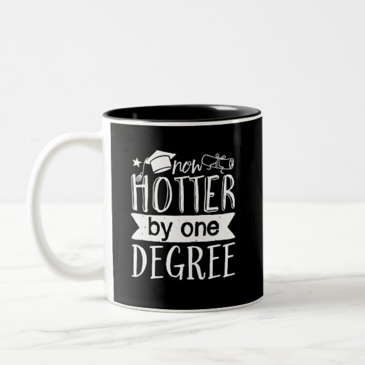 Jetzt Hotter um 1 Grad Funny Abschluss Day Puns Zweifarbige Tasse (Links)