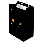 Jetzt sieht er dich schwarze Katze Mittlere Geschenktüte (Rückseite Schrägansicht)