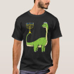 Jewish Dinosaur Dino Kleinkind Boys Hanukka Pajama T-Shirt<br><div class="desc">Nimm diesen lustigen jüdischen Dinosaurier Dino T - Shirt als Hanukka-Geschenk für deinen jüdischen Freund oder Familienmitglied! Spinnen Sie Ihren dreidel mit diesem Chanukah Pyjamas Juden Weihnachts-PJs Hebräisch Outfit für Männer,  Frauen,  Kinder,  Mädchen,  Jungen und haben eine glückliche Hannukah</div>