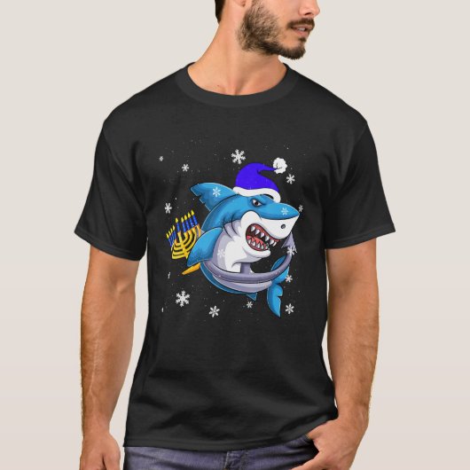 Jewish Shark Menorah Funny Hanukkah Chanukah T-Shirt (Vorderseite)