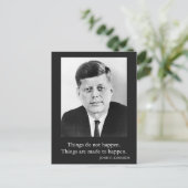 JFK John F. Kennedy Zitat Dinge passieren nicht Postkarte (Stehend Vorderseite)