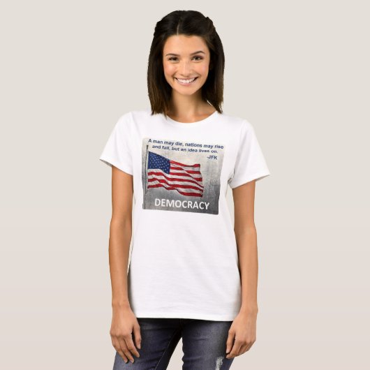 JFK Zitat Demokratie amerikanisches Flaggendesign T-Shirt (Vorne ganz)