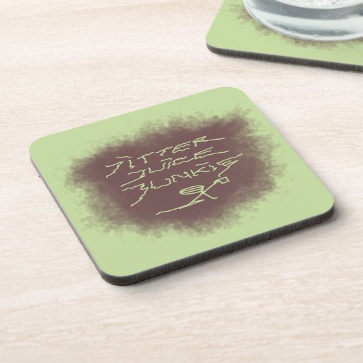 Jitter Juice Junkie - Kaffeekunst auf Grün. Getränkeuntersetzer (Linke Seite)