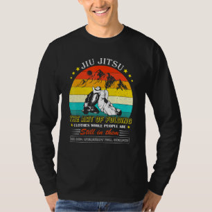 Jiu Jitsu Kunst des Faltens von Kleidung während M T-Shirt