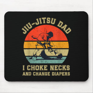 Jiu Jitsu Papa würgt Nacken und wechselt Windeln Mousepad