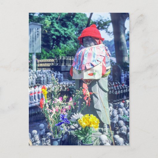 Jizo-Mönchsstatue mit Bib und Hut - Japan Postkarte (Vorderseite)