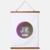 JK 2026 WANDTEPPICH MIT HOLZRAHMEN (Vorderseite)