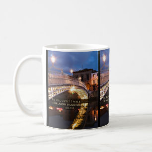 Job 29:3 Durch sein Licht gehe ich durch die Dunke Kaffeetasse
