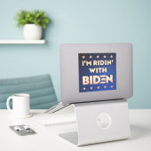 Joe 2020 - Ich bin Ridin' mit Biden Aufkleber (Laptop auf Schreibtisch)