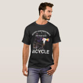 Joe Biden Bicycle Crash Funny Trump tat es RIDIN W T-Shirt (Vorne ganz)
