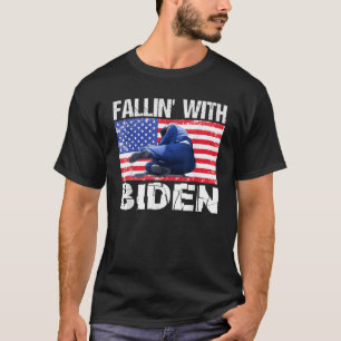 Joe Biden fällt auf Bühne Biden Funny Fallend T-Shirt