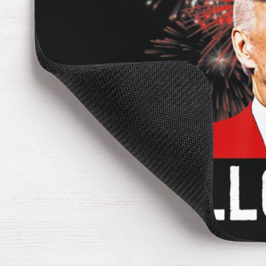 Joe Biden freut sich Halloween zum Spaß im Juli Mousepad (Ecke)