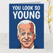 JOE BIDEN FUNNY BIRTHDAY SIE SEHEN SO JUNG KARTE (Gelbe Blume)