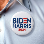 Joe Biden Kamala Harris 2024 Rot-Blau Button<br><div class="desc">Das klassische Biden Harris 2024 Design zeichnet sich durch sein Design aus, wenn man es für eine Kundgebung oder ein Party trägt. Dies ist ein einfaches Design, das kühn und leicht lesbar ist. Ein modernes, minimales Design mit Biden für Präsident und Kamala Harris für Vizepräsident mit ein paar Sternen und...</div>