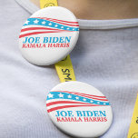 Joe Biden Kamala Harris für Amerika Button<br><div class="desc">Joe Biden Kamala Harris 2020 American Flag Button für die Kandidaten des demokratischen Party. Wählt den Demokraten bei den Wahlen 2020,  um Biden für den Präsidenten zu wählen. Cooles amerikanisches Flaggendesign.</div>