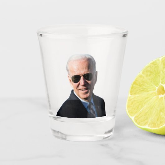 Joe Biden Sonnenbrille Präsidentschaftswahl 2020 Schnapsglas (Vorderseite)