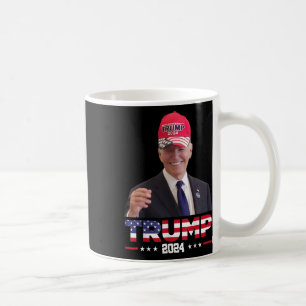 Joe Biden trägt einen Trump-Hut 1 Kaffeetasse