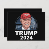 Joe biden trägt einen Trump-Hut Postkarte (Vorne/Hinten)