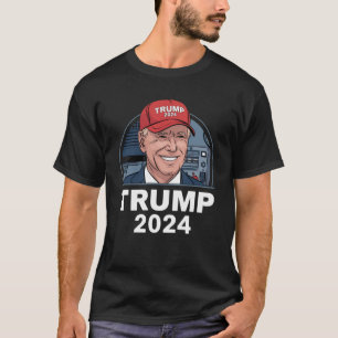 Joe Biden trägt einen Trump-Hut T-Shirt
