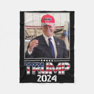 Joe Biden trägt einen Trump-Hut Wahl lustig Fleecedecke