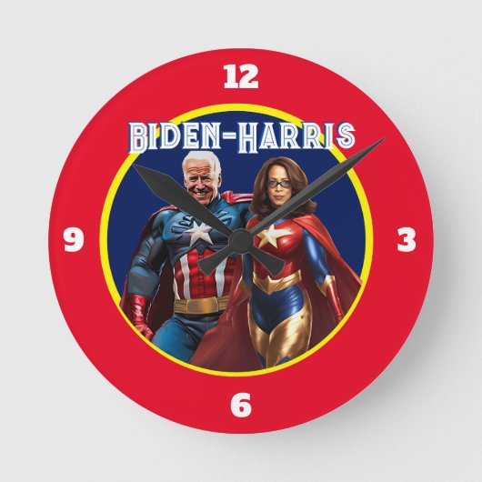 Joe Biden und Kamala Harris als Superhelden Runde Wanduhr (Vorderseite)