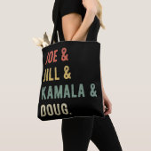Joe & Jill & Kamala & Doug I Tasche (Von Nahem)