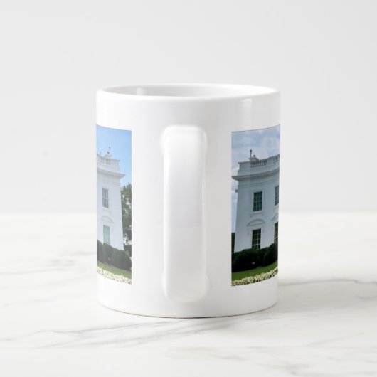 Joey an der Spitze Abgabe Covid. info. Jumbo-Tasse (Rückseite)