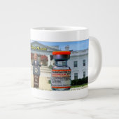 Joey an der Spitze Abgabe Covid. info. Jumbo-Tasse (Vorderseite Rechts)