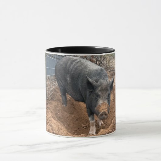 Joey's Morning Routine: Erster Dirt, zweiter Kaffe Tasse (Zentrum)