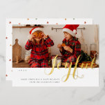 Joful Christmas Family Foto Modernes Drehbuch Folien Feiertagskarte<br><div class="desc">Joyful Christmas Family Foto Moderne Script Foil Stamps Weihnachtskarten zeichnen sich durch ein einfaches Design mit Ihrem Lieblings-Foto aus. Die Folienüberlagerung "Joyful" in der modernen Kalligraphieskripttypografie. Personalisiert mit einer einfachen Nachricht unten. Ideal für Familie und Freunde,  um Weihnachten und den Urlaub zu feiern. Designed by ©2023 Evco Studio www.zazzle.com/store/evcostudio</div>