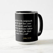 Johannes 3:19 tasse (VorderseiteRechts)