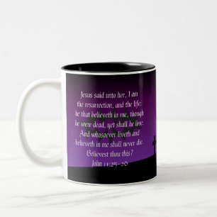 John-11:25 - 26 Bibel-Vers-Kaffee-Tasse Zweifarbige Tasse