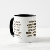 John 1:17 KJV Bible Verse Zwei-Tone Tasse (Vorderseite Links)