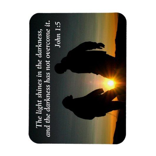 John 1:5 Das Licht strahlt in der Finsternis Magnet (Vertikal)