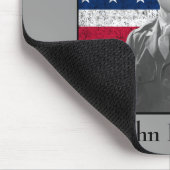 John Basilone und die amerikanische Flagge Mousepad (Ecke)