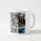 John F. Kennedy und Jackie in der Autokolonne Jumbo-Tasse (Vorderseite Rechts)