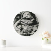 John Glenn On The Historic Flight Of Friendship 7 Große Wanduhr (Zuhause)