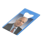 John McCain Geldbeutel Flaschenöffner (Vorderseite Schrägansicht)