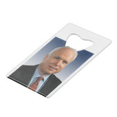 John McCain Geldbeutel Flaschenöffner (Rückseite Schrägansicht)