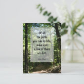John Muir Quote Dirt Path in Forest Fotografy Postkarte (Stehend Vorderseite)