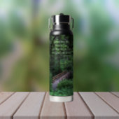 John Muir Quote Trail in den Wald Trinkflasche