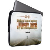 John Stuart Mill Inspiration Zitat "Glück" Laptopschutzhülle (Vorne Rechts)