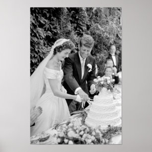 John und Jackie Kennedy schneiden ihren Hochzeitsk Poster