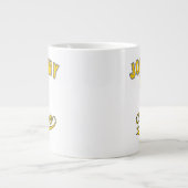 Johnny Bravo Collegiate Graphic Jumbo-Tasse (Vorderseite)