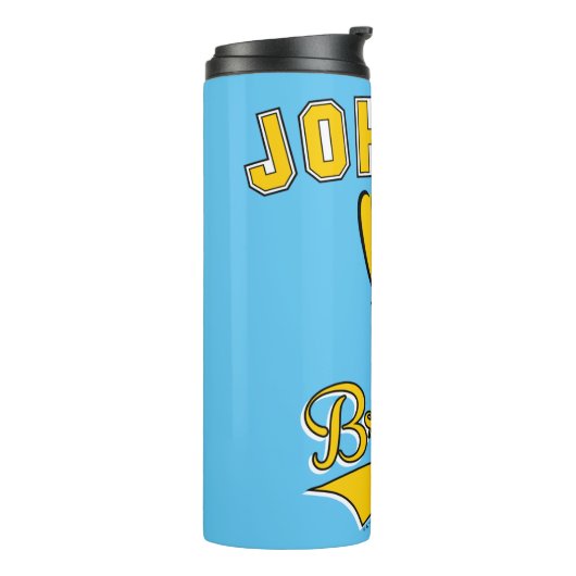 Johnny Bravo Collegiate Graphic Thermosbecher (Nach links gedreht)
